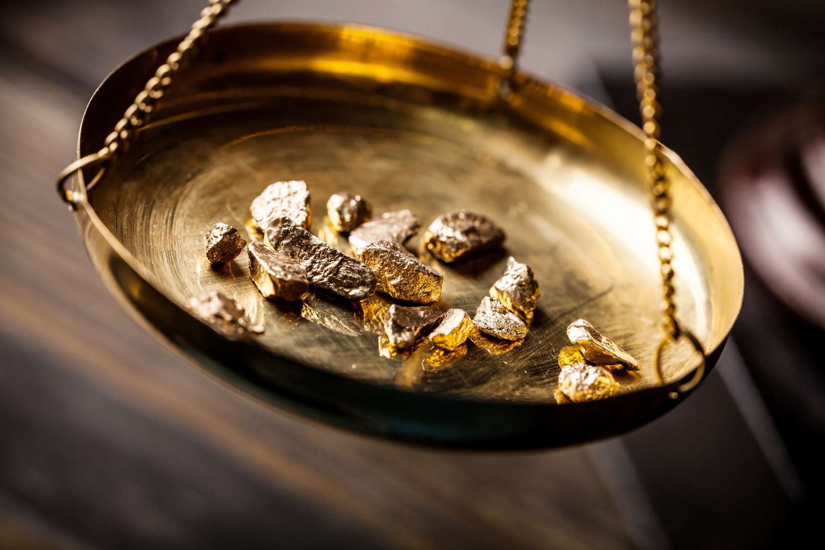Is Gold At A Tipping Point? 2 Scenarios For Traders Now